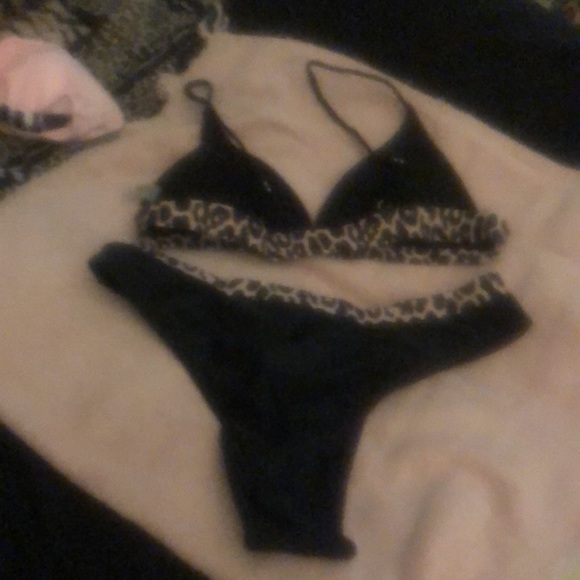 2 Bikinis. - Picture 4 of 4